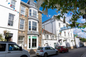 Stunning Central Penzance apartment with sea views